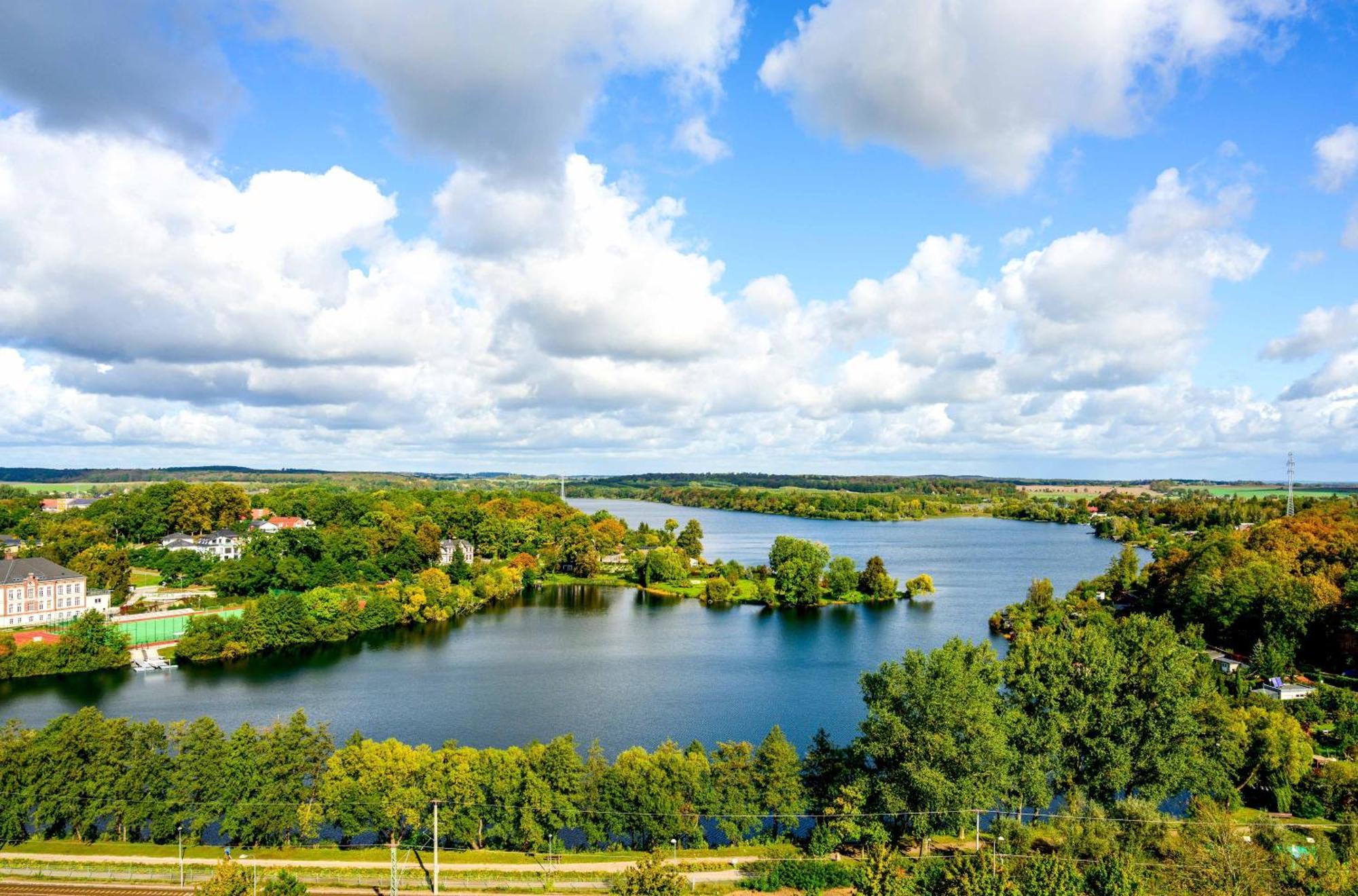 Ferienwohnungen am Müritzer Hafen Waren  Exterior foto